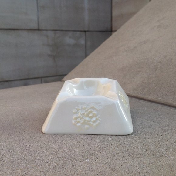 Belleek Pottery Ireland THORN 4 Well ASHTRAY (1965-1980) - Picture 2 of 16